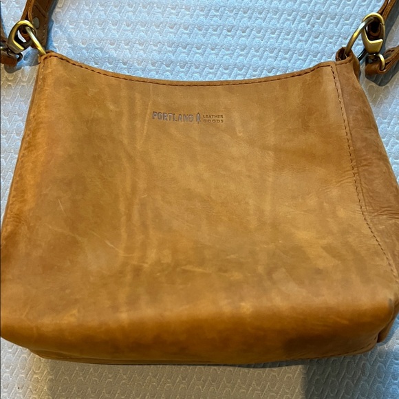 Portland Leather Goods Dakota Triangle Bag - Picture 2 of 10